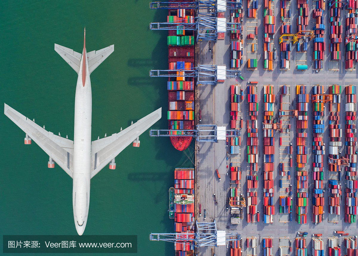 集裝箱船舶和運輸飛機在進出口業務和物流。用起重機將貨物運到港口。國際水路運輸。鳥瞰圖和俯視圖。